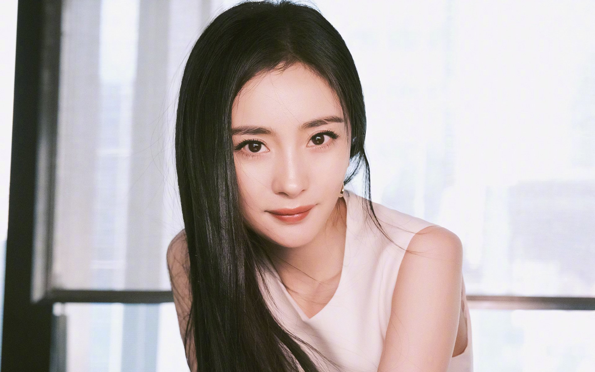 “新都兴城垒球赛:选手全力拼搏,谁将捧起金牌?”